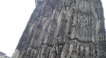ケルン大聖堂から見下ろす旧市街の街並み＝＝ドイツビール紀行（その２８）＝＝